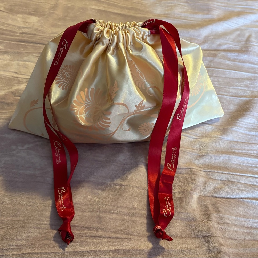 Besame Beige Cosmetic Bag with Red Ribbons